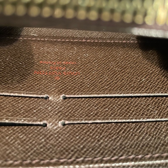 Louis Vuitton Damier Ebene timeless and iconic Zip Wallet - Picture 8 of 9